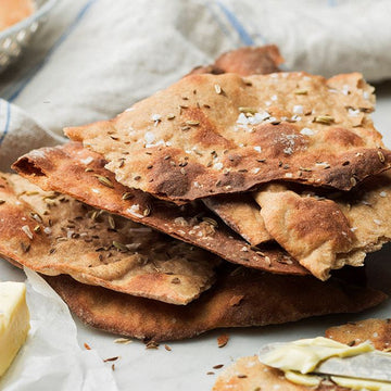 Rye crispbread with fennel and dill