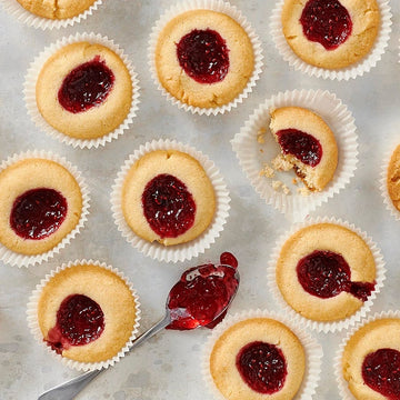 Hallongrottor (Raspberry Thumbprint Cookies)