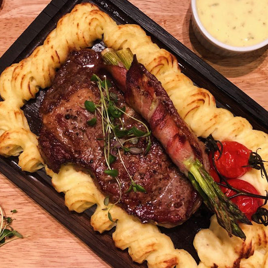 Plank steak with Grilled Tomatoes